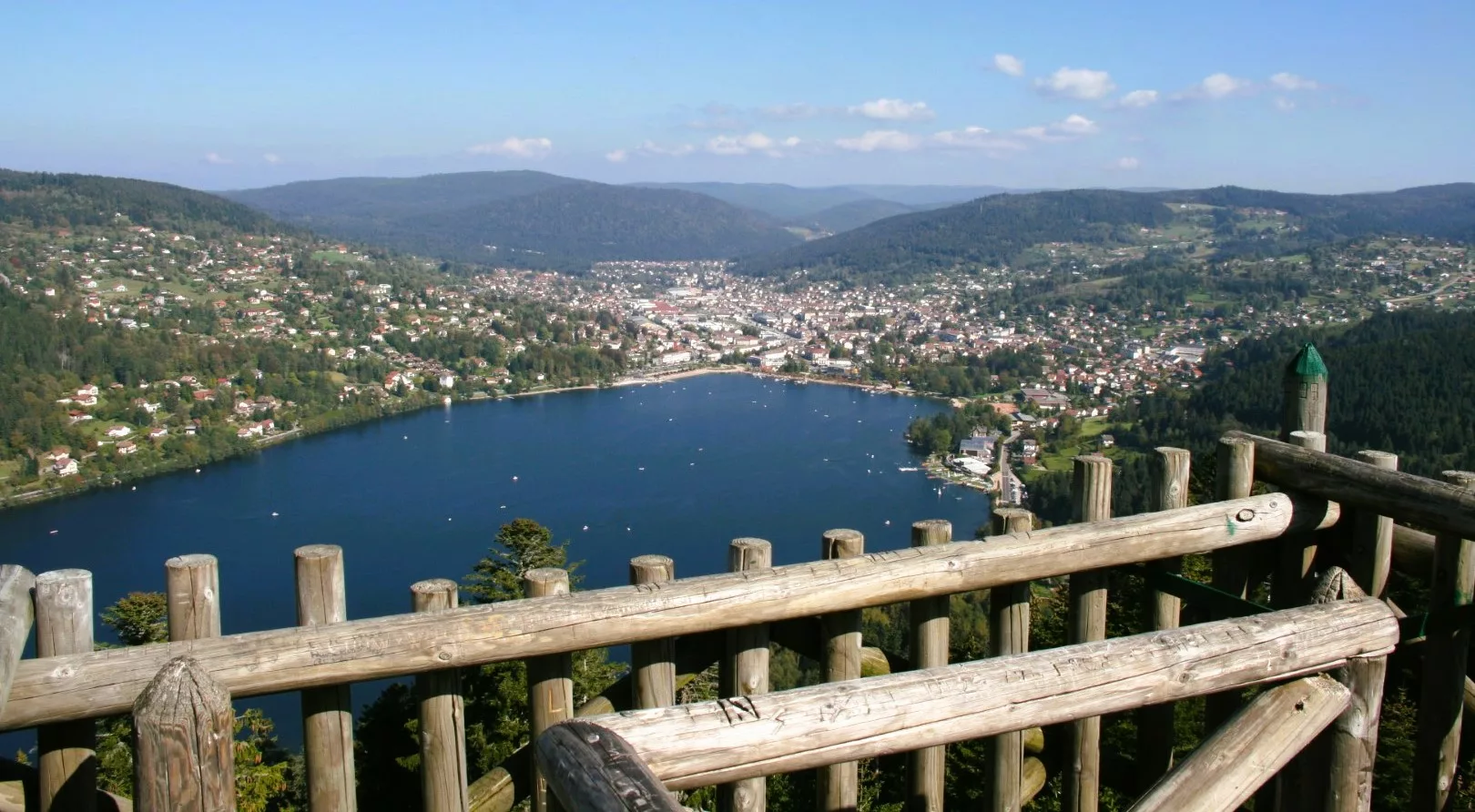 Vue du lac de Gérardmer depuis la tour de Mérelle