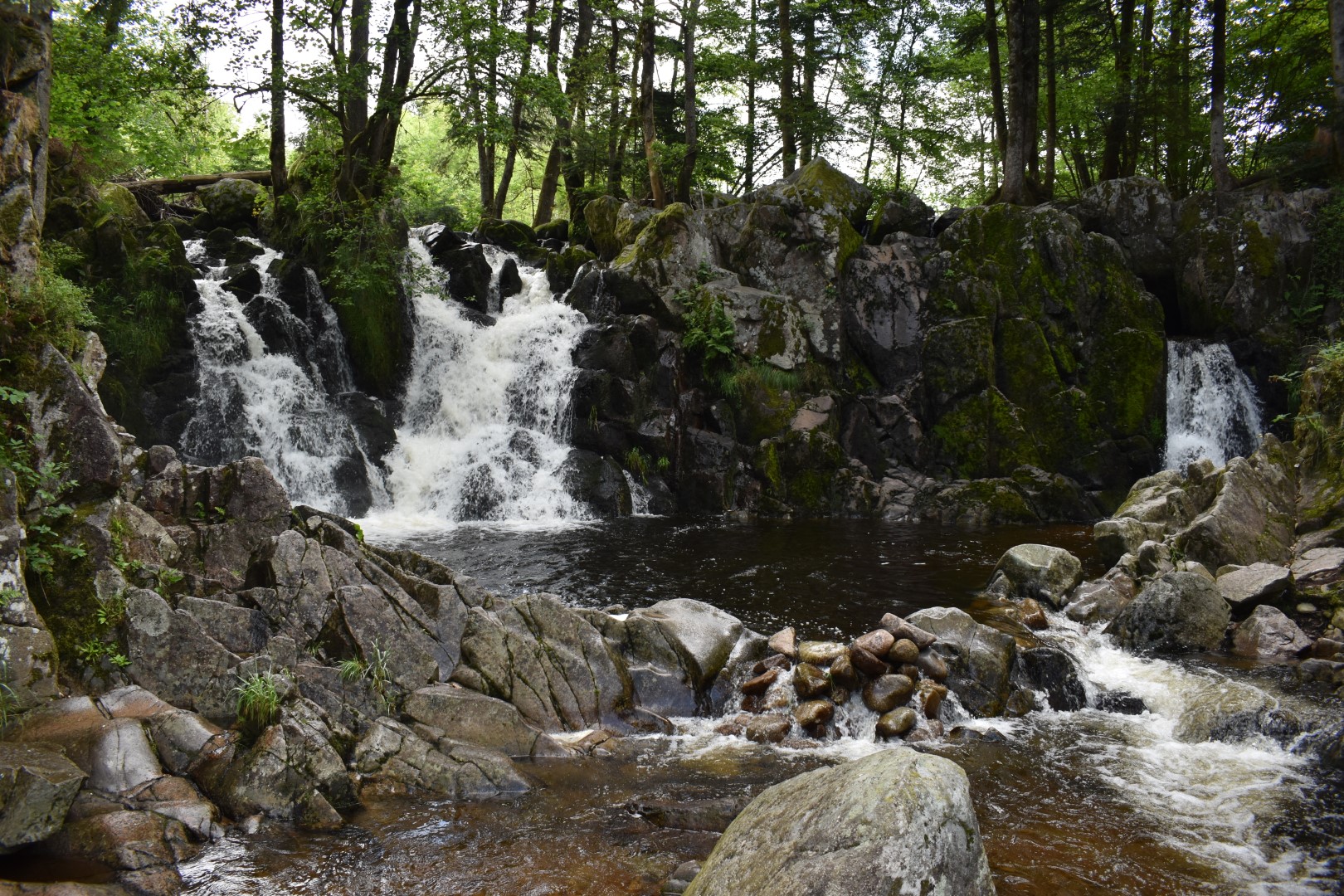 Une cascade dans laquelle on peut se baigner près de Gérardmer, dans les Vosges