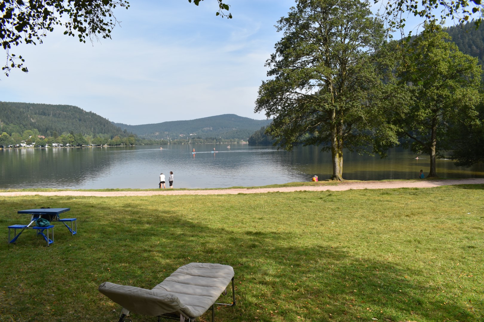 plage du lac de longemer en fin d'été